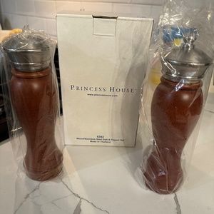 Wood Stainless Steel Salt & Pepper Shaker